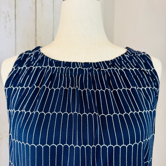 LOFT Outlet | Navy Scallop Stripe Sleeveless Blouse XS - Picture 2 of 12
